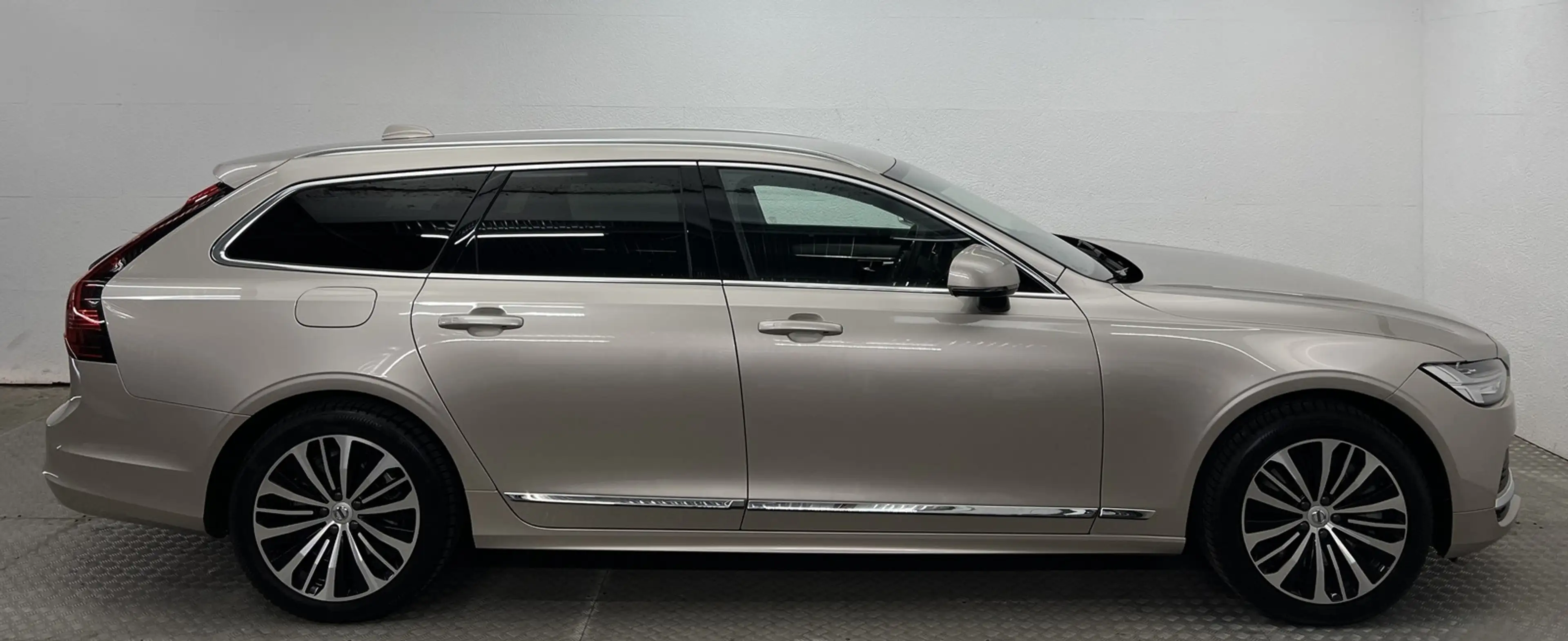 Volvo V90 T6 RECH AWD STANDHZG+AHK+ACC+KEYLESS+CARPLAY — photo 5