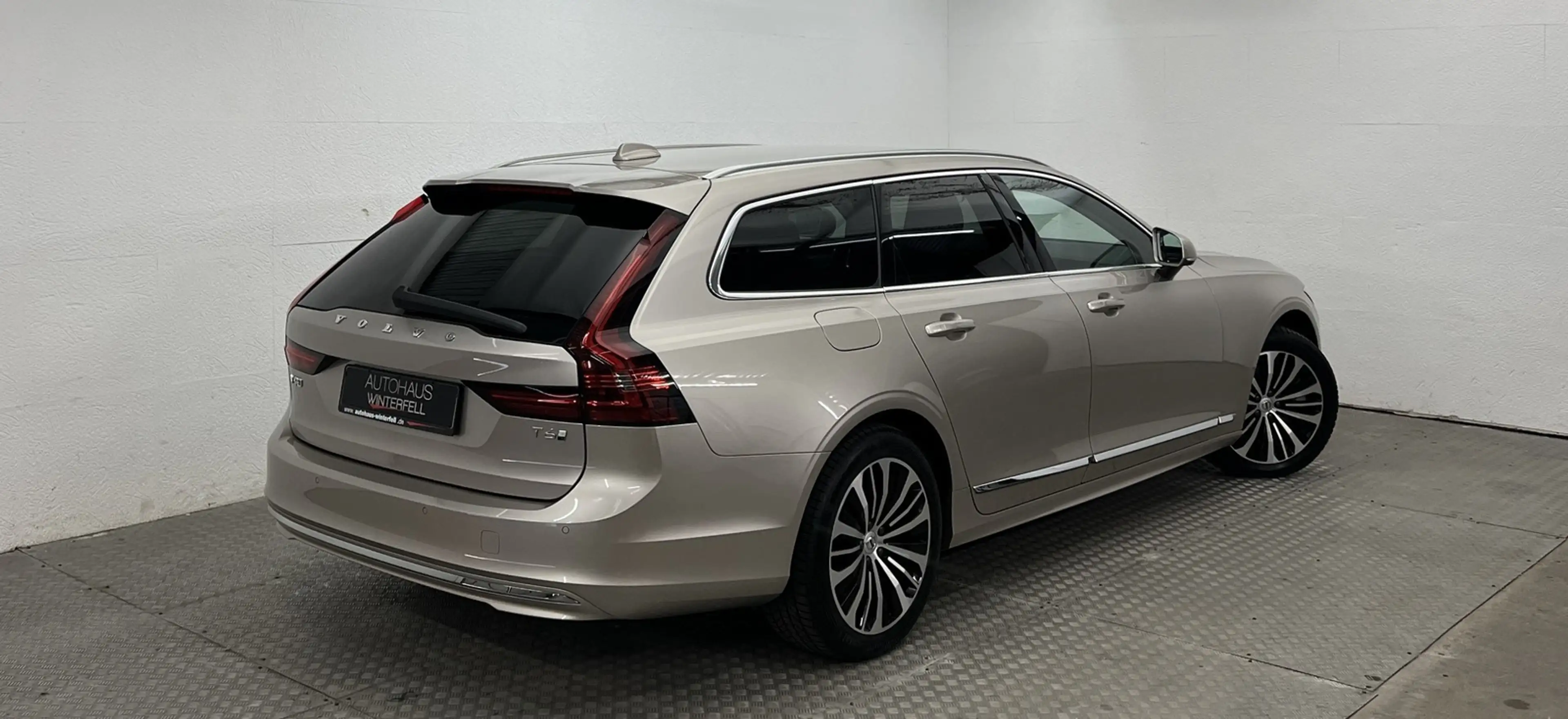 Volvo V90 T6 RECH AWD STANDHZG+AHK+ACC+KEYLESS+CARPLAY — photo 4