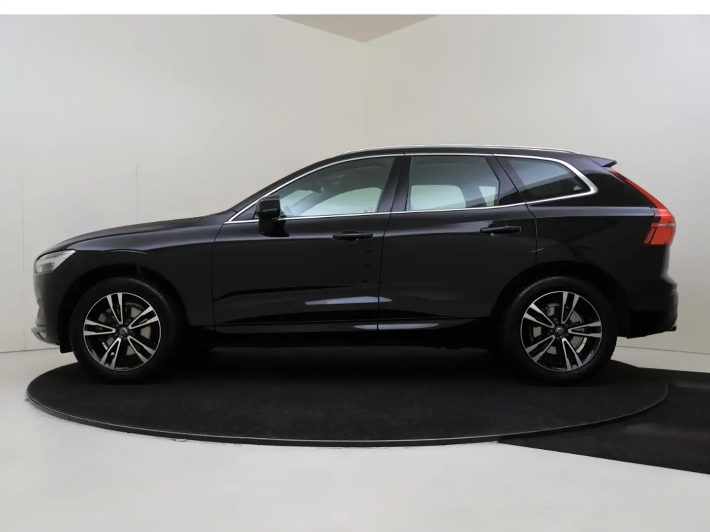 Volvo XC60 2.0 T5 Momentum | Stoelverwarming | Apple/Android Zwart - 2