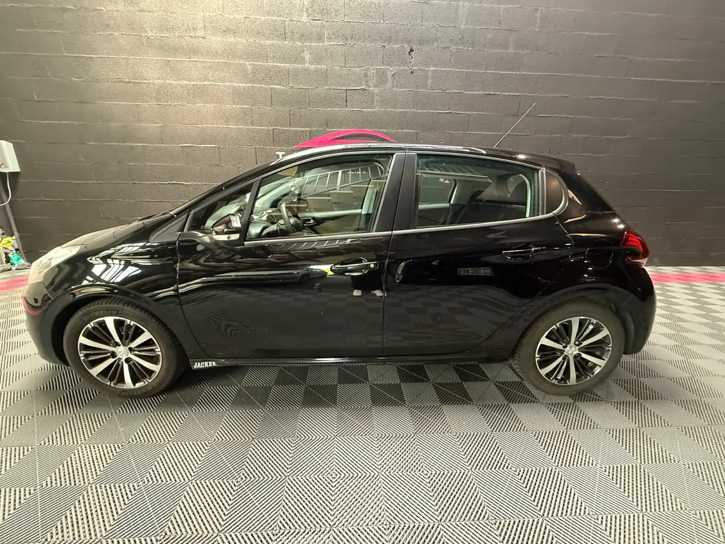 Peugeot 208 Allure Noir - 2