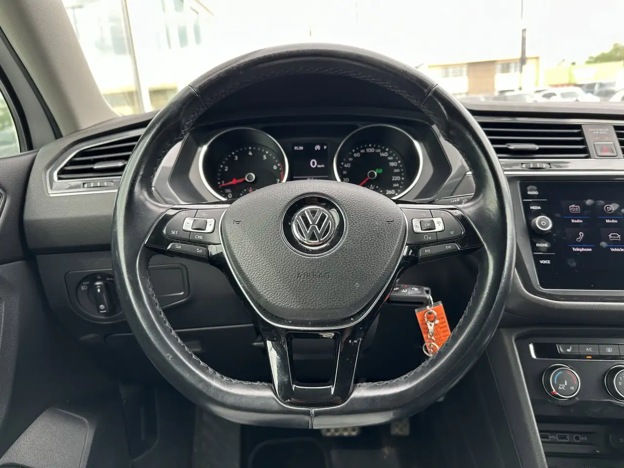 Volkswagen Tiguan снимка Volkswagen Tiguan