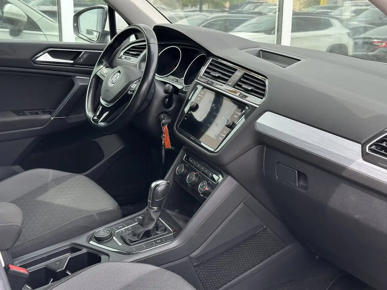Volkswagen Tiguan снимка Volkswagen Tiguan
