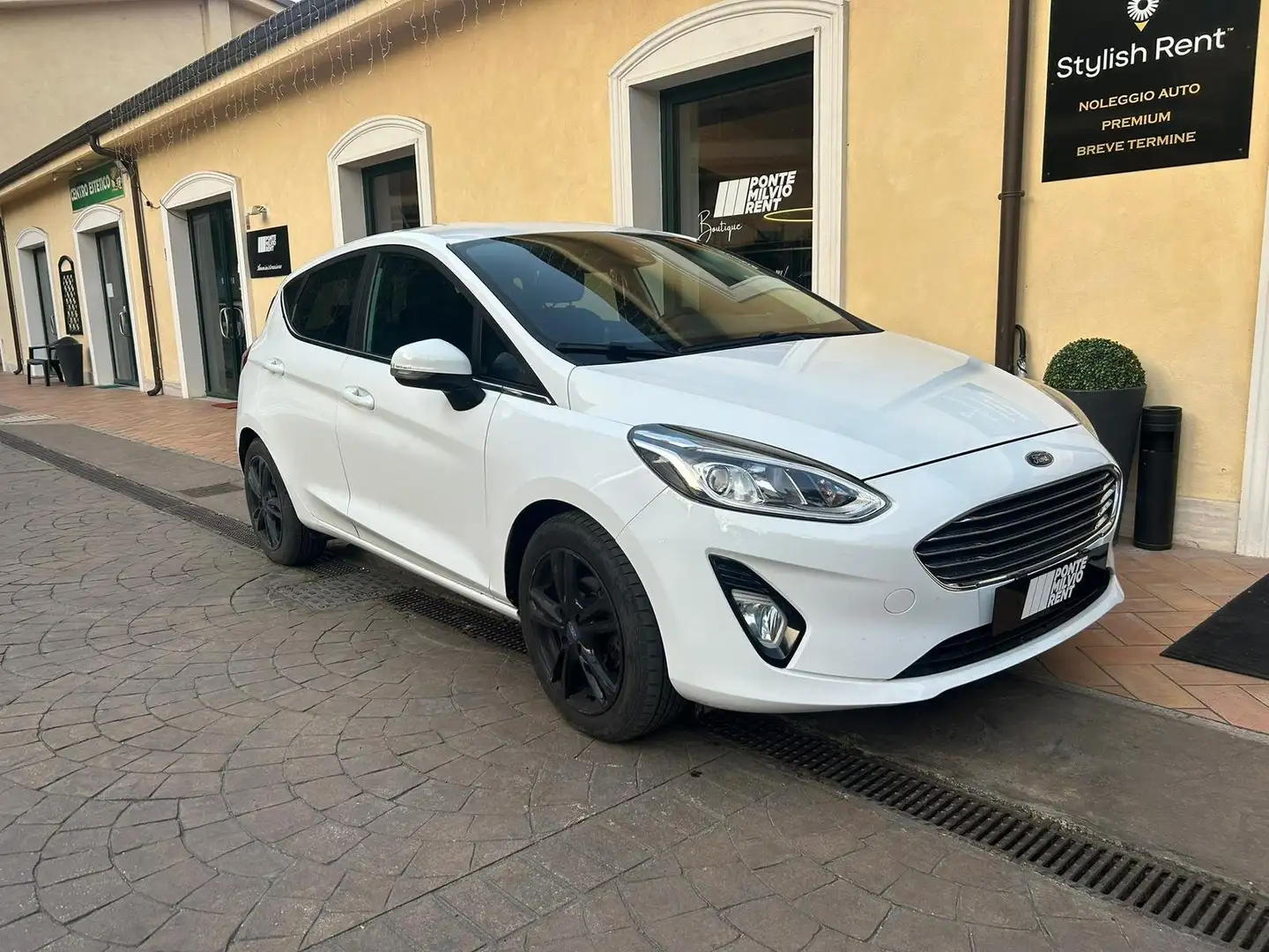 Ford Fiesta Fiesta VII 2017 gpl 5p 5p 1.1 Titanium 85cv my19 Blanc - 1