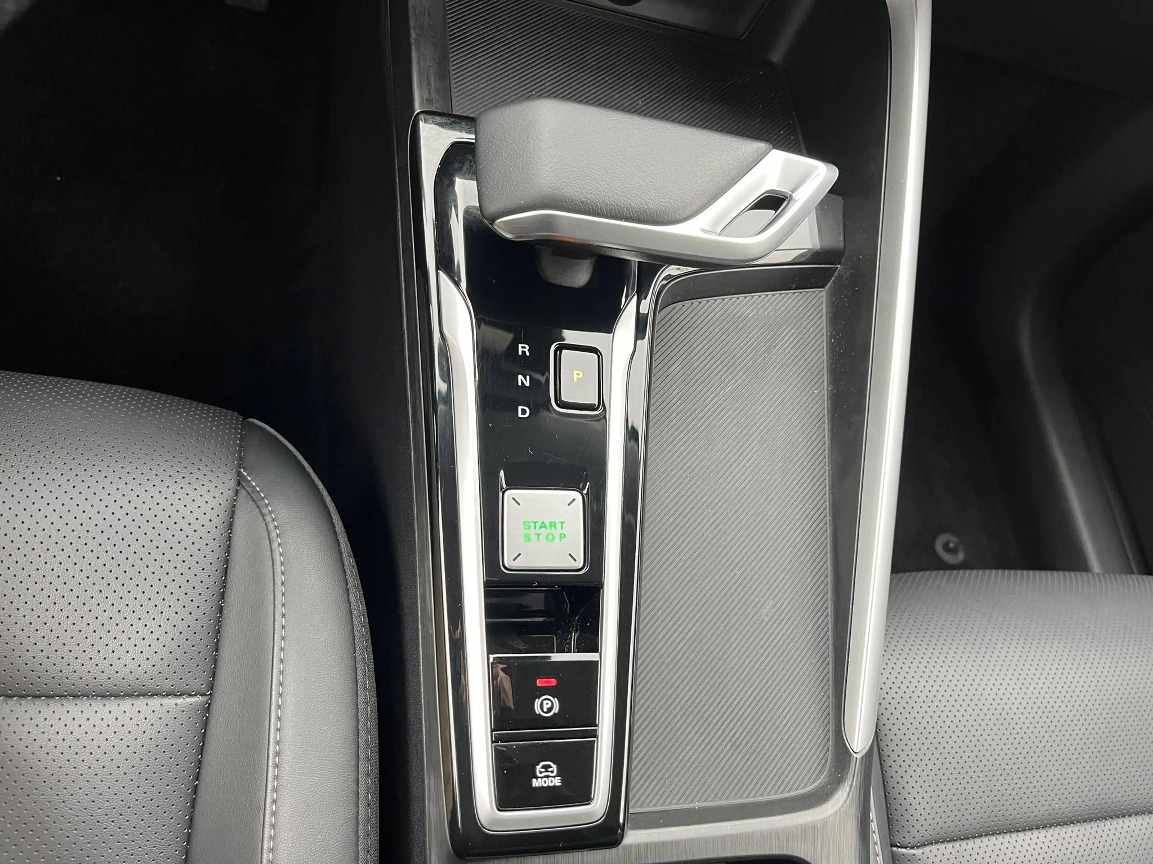 MG ZS hybrid+ luxury — photo 12