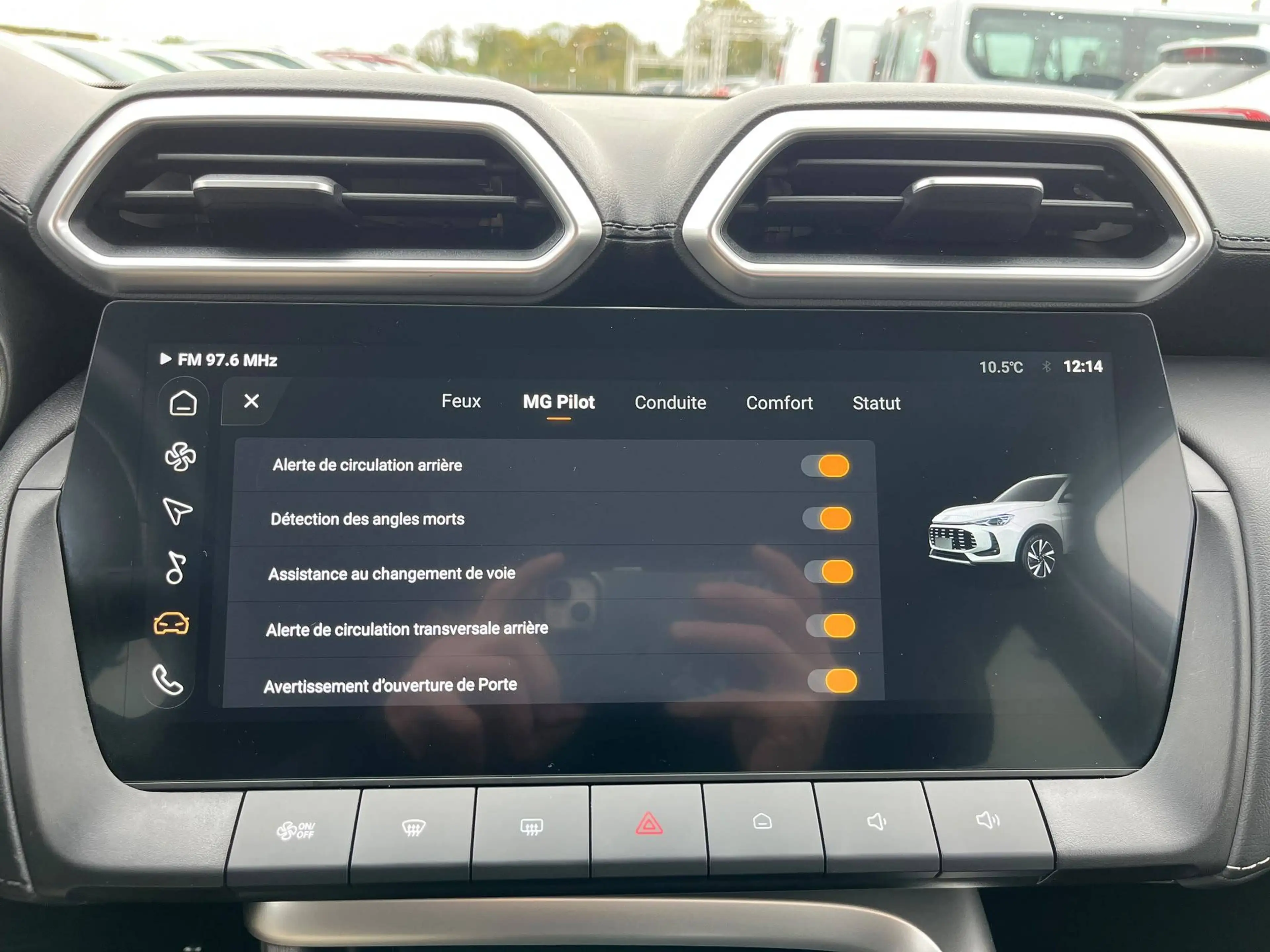 MG ZS hybrid+ luxury — photo 14