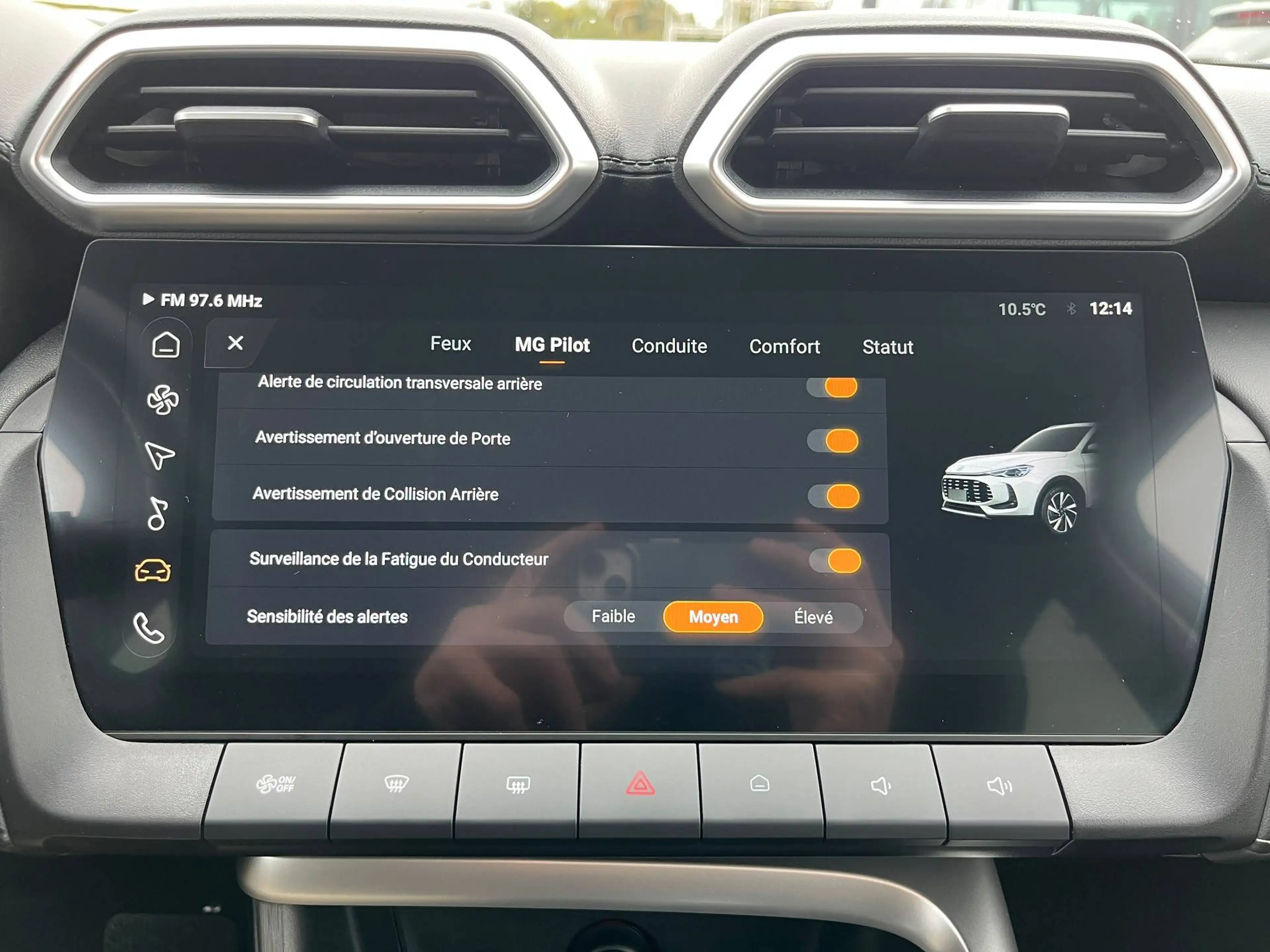 MG ZS hybrid+ luxury — photo 15