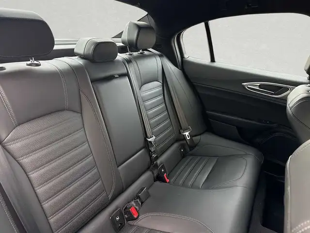 Alfa Romeo Giulia view 8