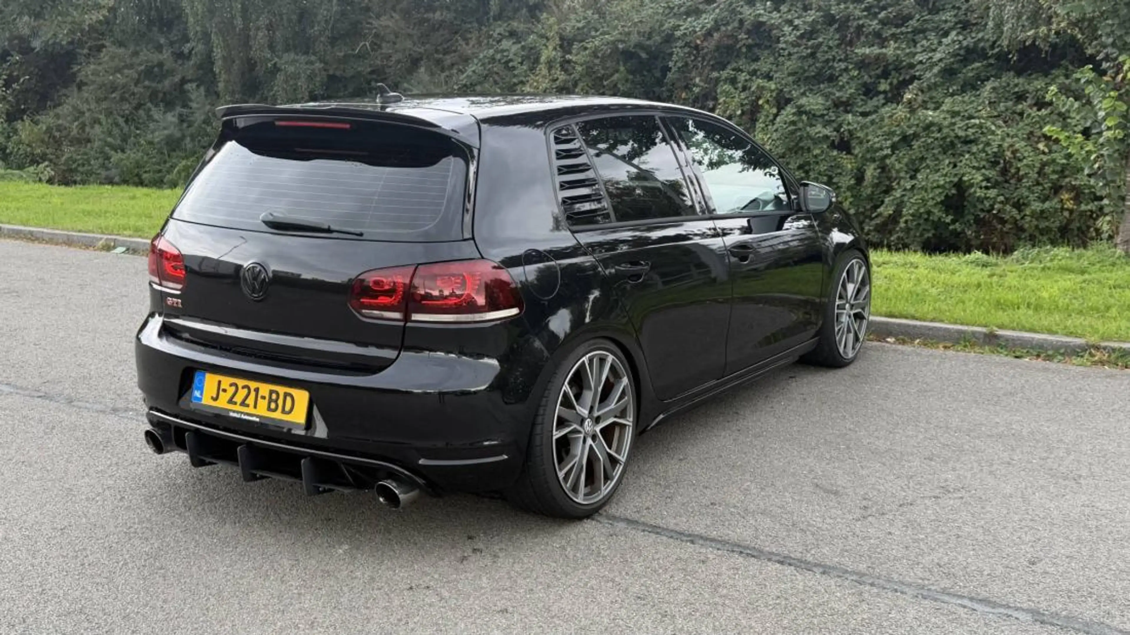 Volkswagen Golf GTI 2.0 — photo 14