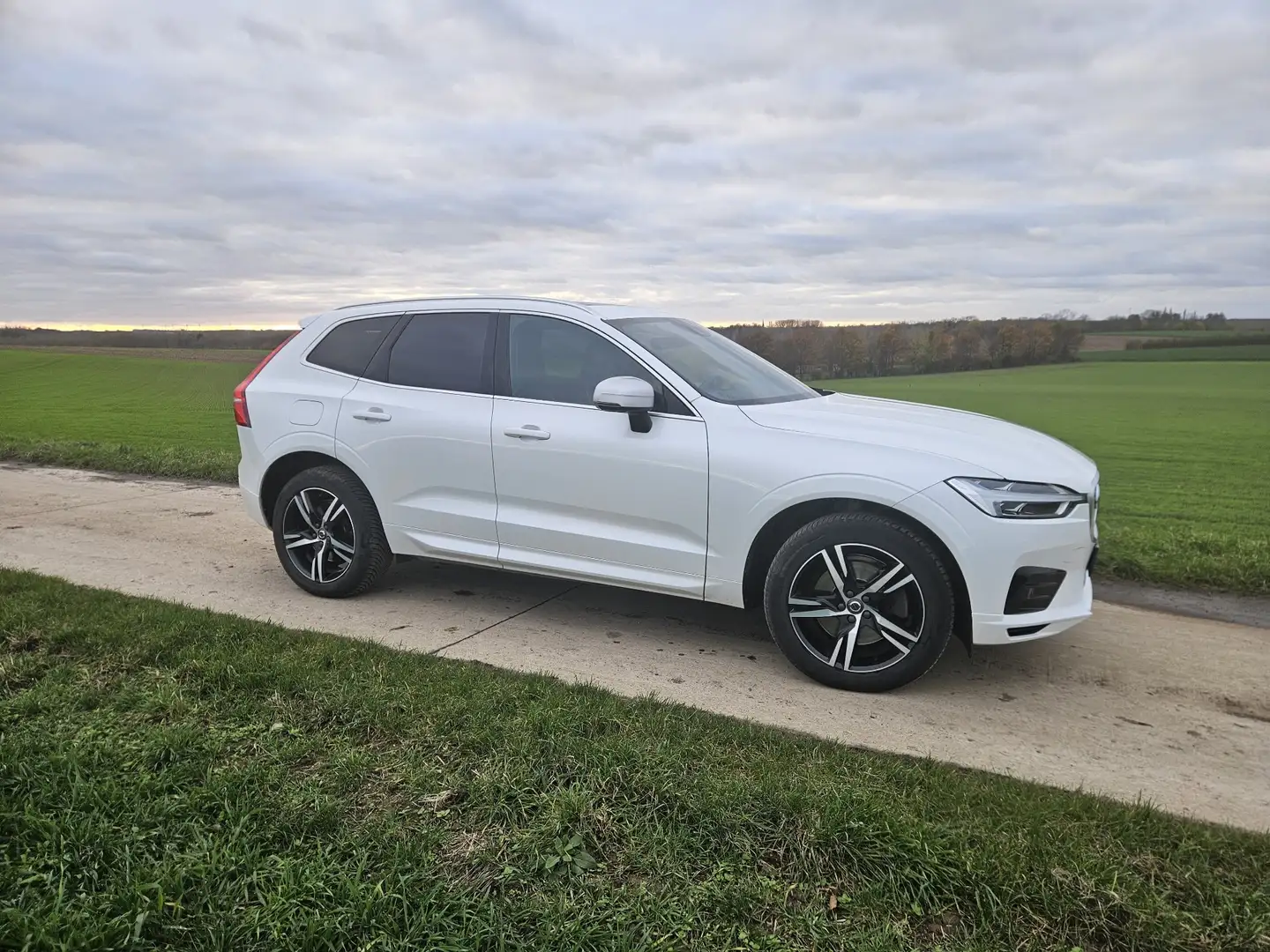 Volvo XC60 D4 Geartronic RDesign Blanc - 1