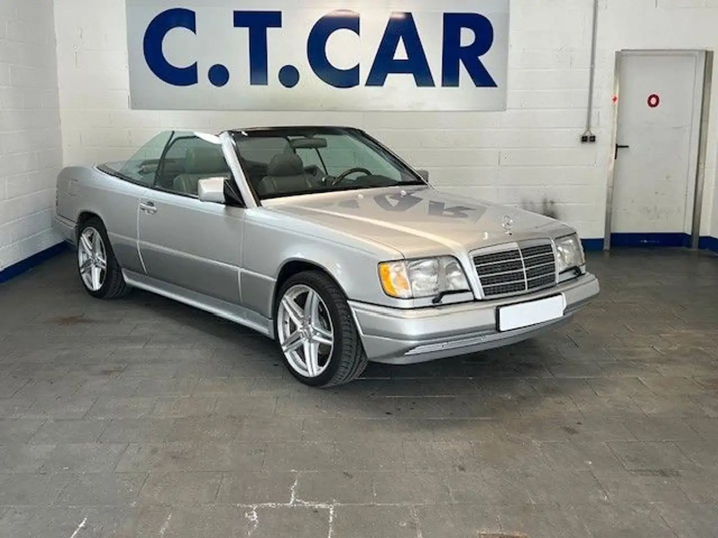 Mercedes-Benz E 320 AMG Line -  W124 Gris - 1