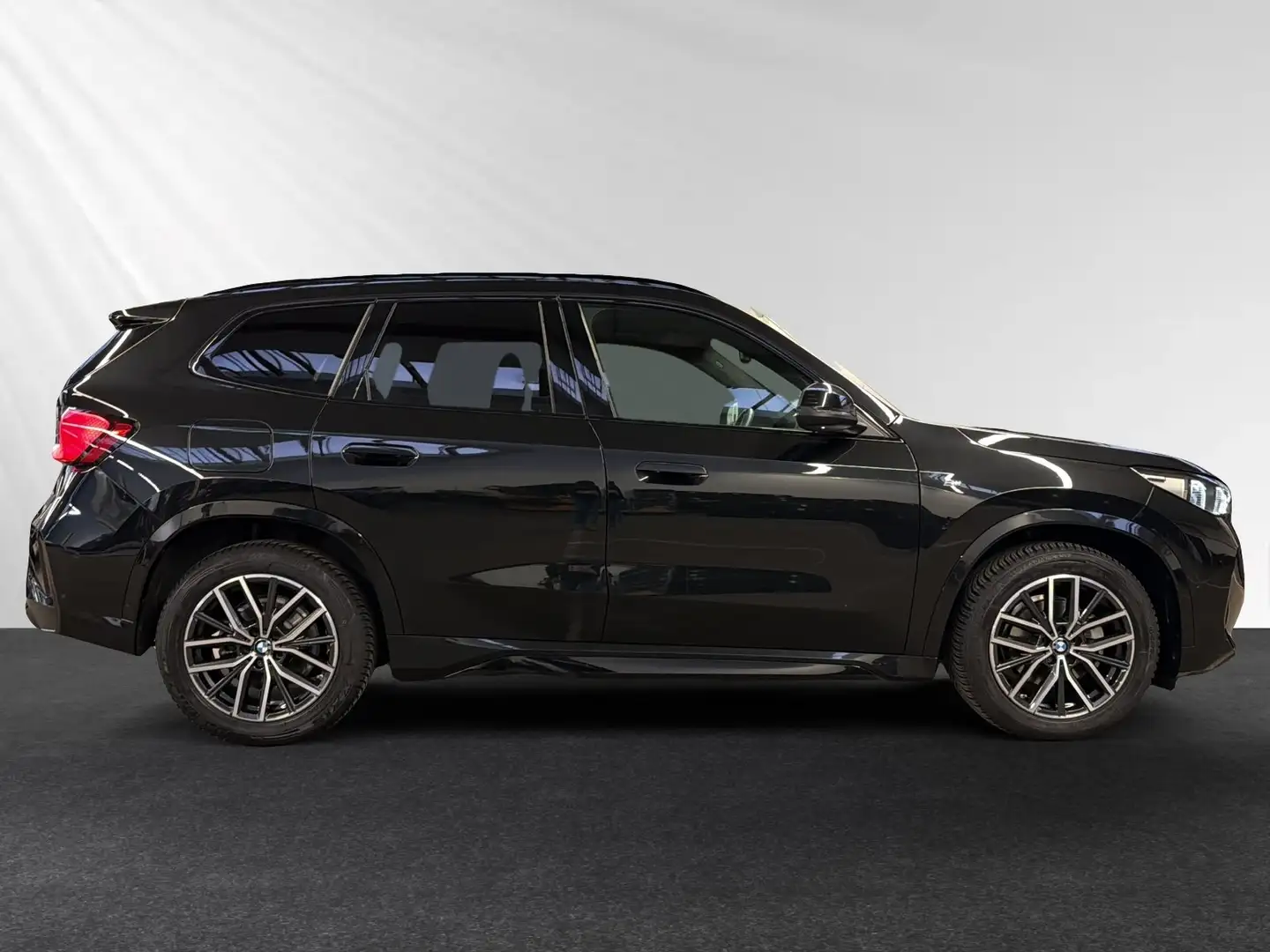 BMW X1 sDrive18i M Sport|Parkassistent|LED|Sportsitz Noir - 2