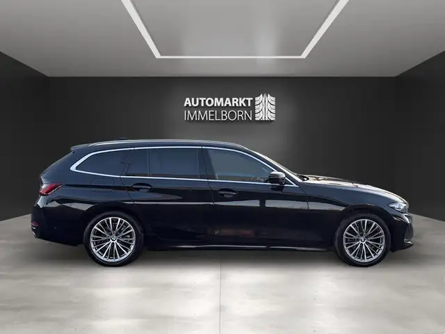 BMW 3 Series view 11