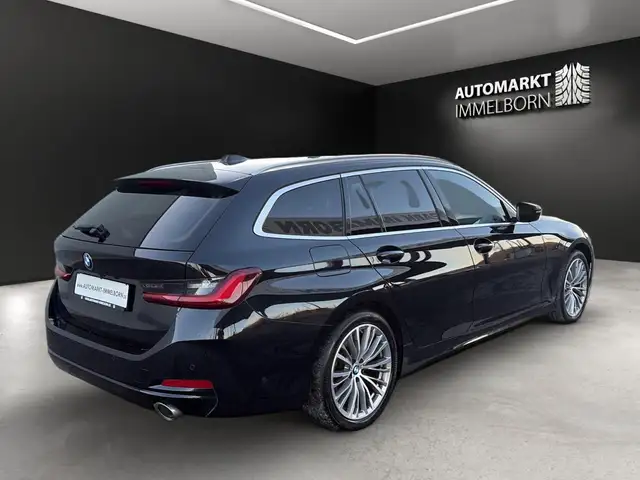 BMW 3 Series view 8