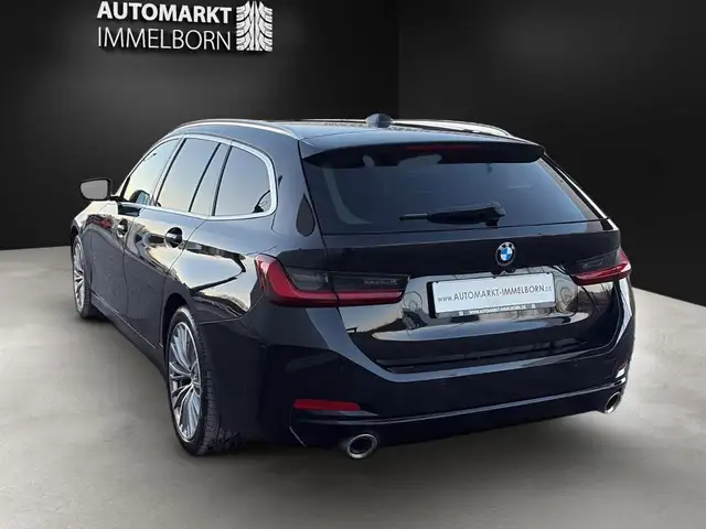BMW 3 Series view 5