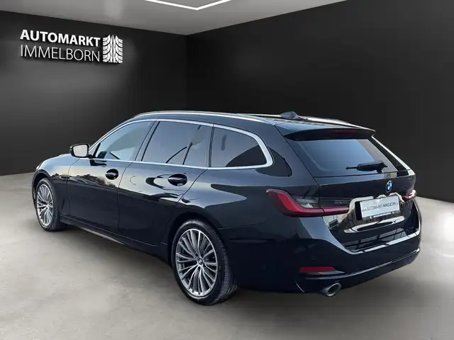 BMW 3 Series view 6