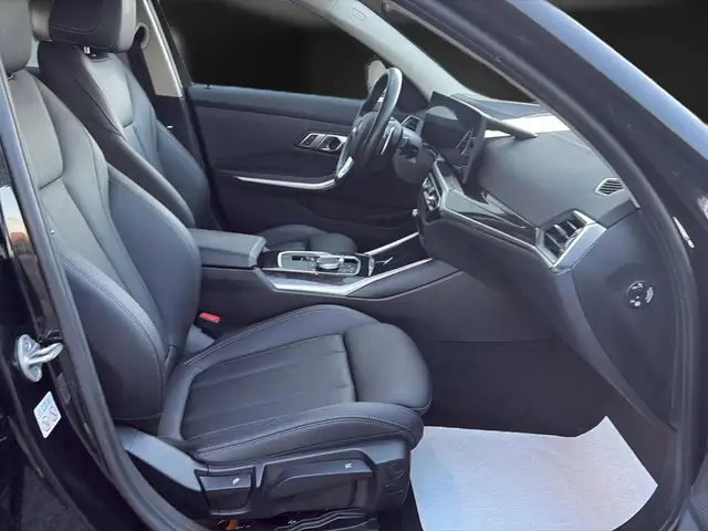 BMW 3 Series view 13