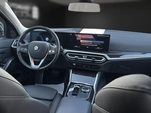 BMW 3 Series view 14