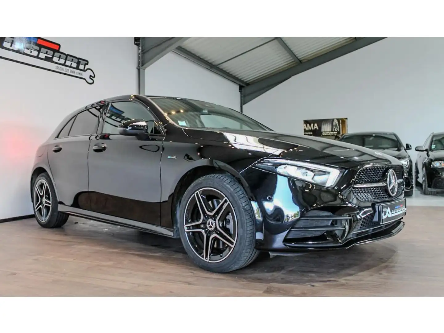 Mercedes-Benz CL A 250 e - BV 8G-DCT  BERLINE 5P - BM 177 AMG Line  Noir - 2