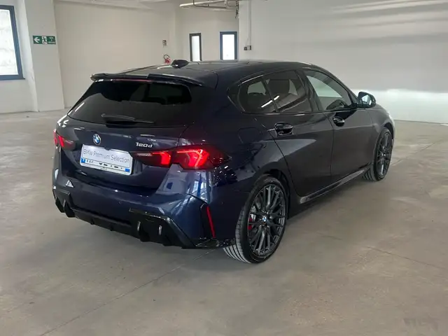 BMW 1 Series view 5