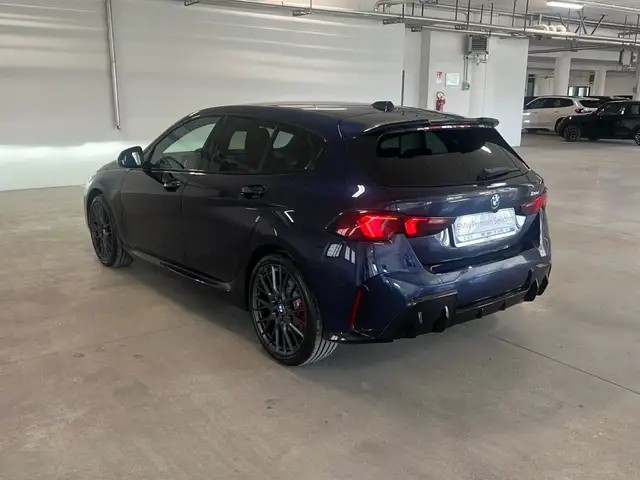 BMW 1 Series view 4