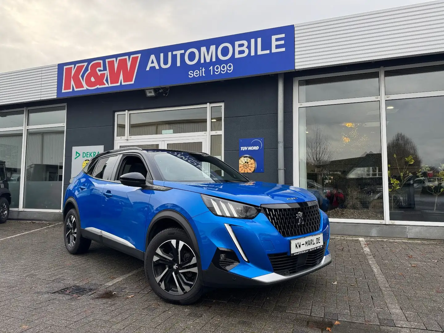 Peugeot 2008 GT-Line AUTOM. PANO NAVI+CAM KLIMAAUTO LED Blau - 1