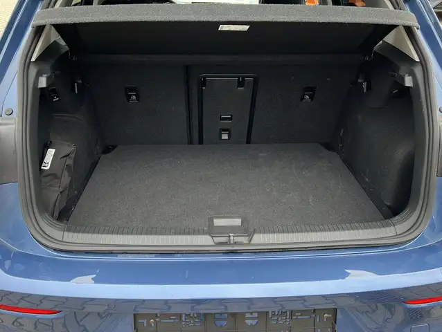 Volkswagen Golf view 18