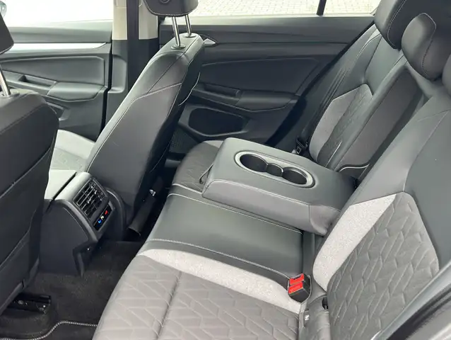 Volkswagen Golf view 17