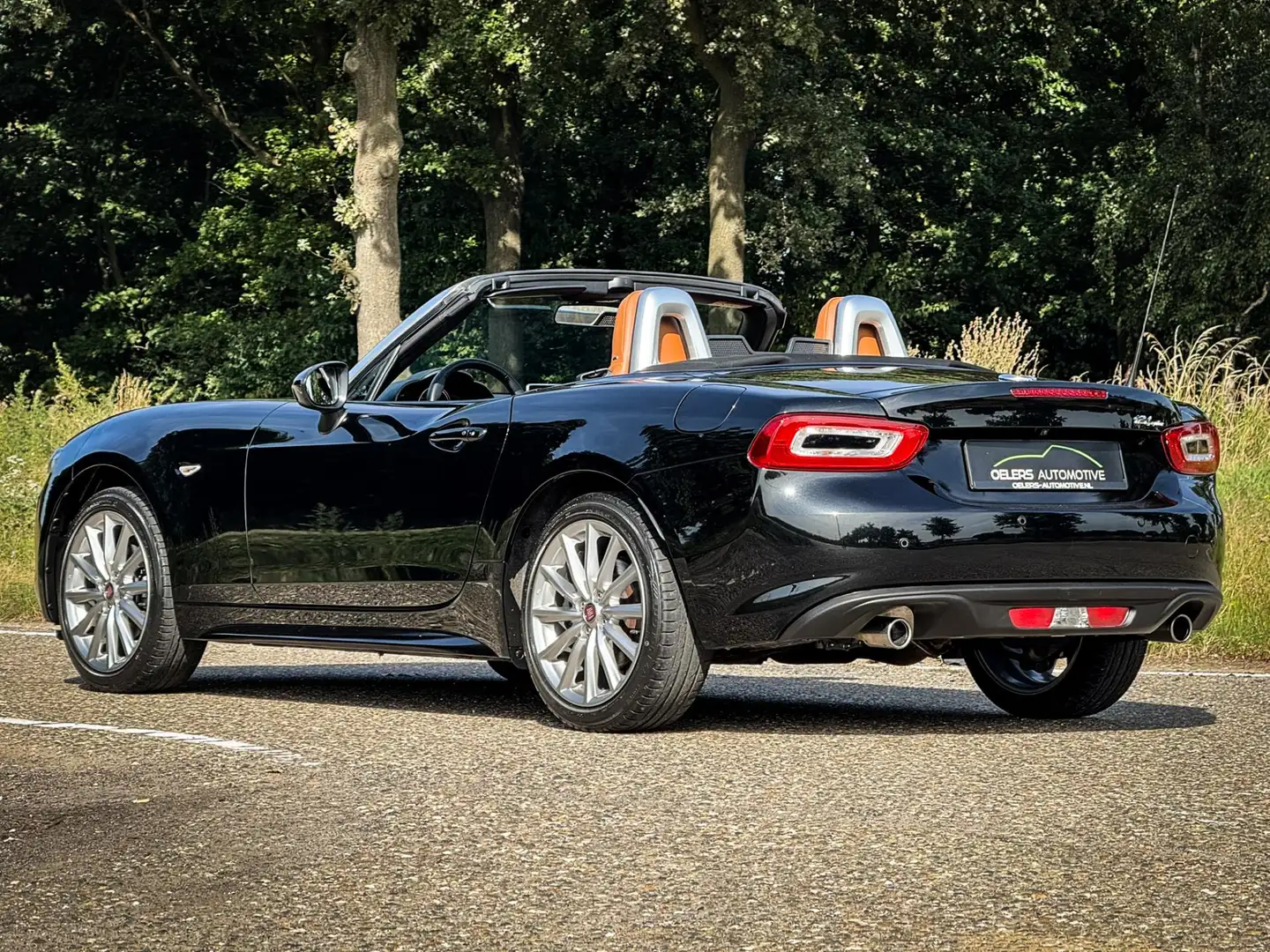 Fiat 124 Spider 1.4 MultiAir Turbo Lusso | Bose audio | Navi | Cli Zwart - 2