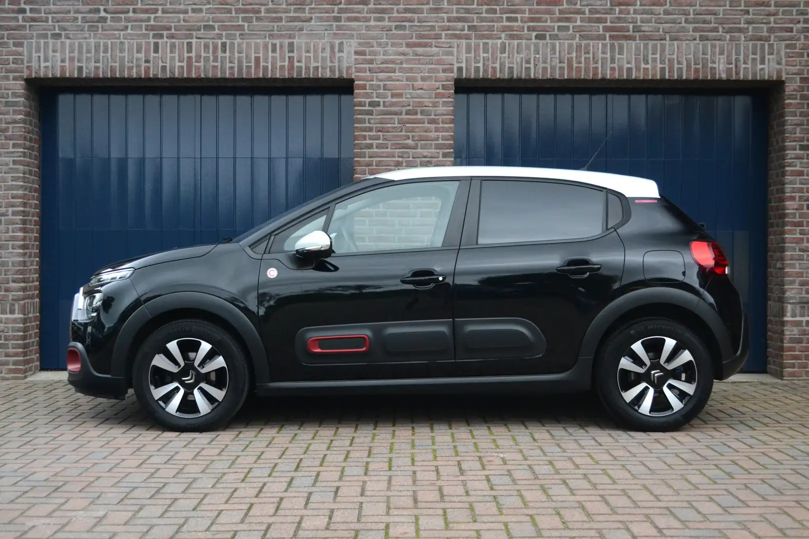 Citroen C3 1.2 PureTech 110pk C-Series | Lichtmetalen velgen Zwart - 2