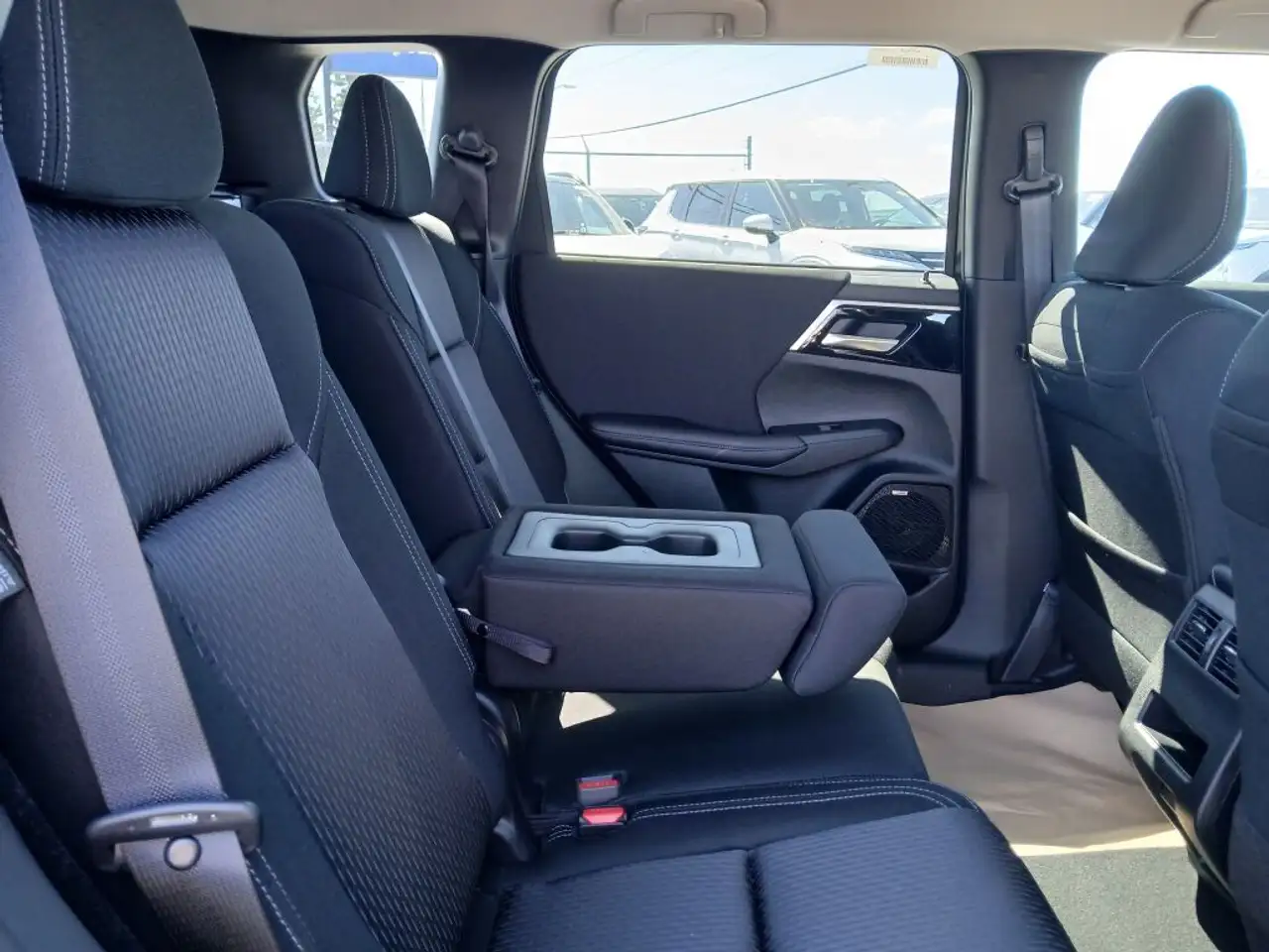Mitsubishi Outlander снимка Mitsubishi Outlander