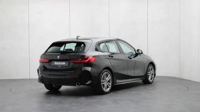 BMW 1 Series view 4