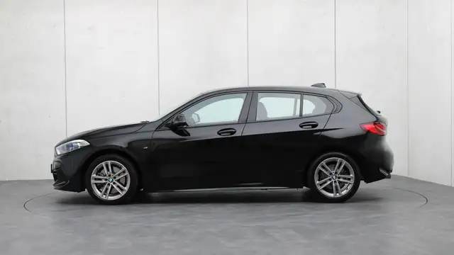 BMW 1 Series view 2
