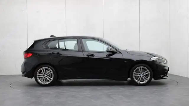 BMW 1 Series view 27