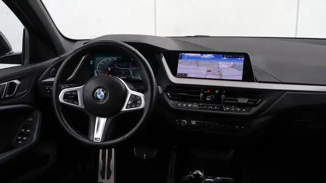BMW 1 Series view 9