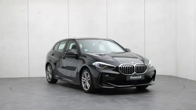 BMW 1 Series view 5