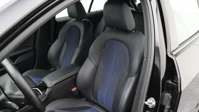 BMW 1 Series view 8