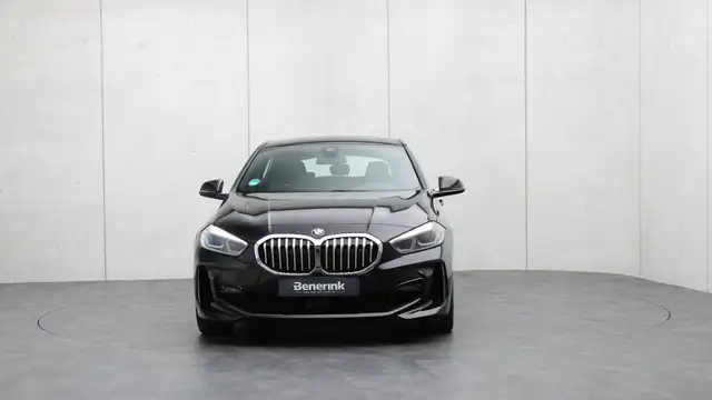 BMW 1 Series view 22
