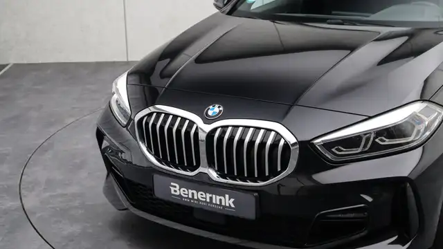 BMW 1 Series view 13