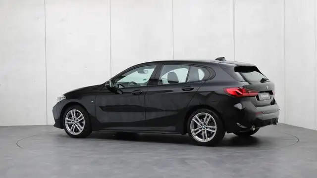 BMW 1 Series view 24