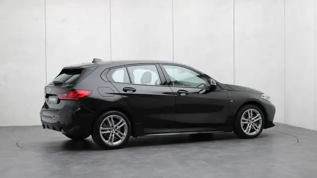 BMW 1 Series view 26