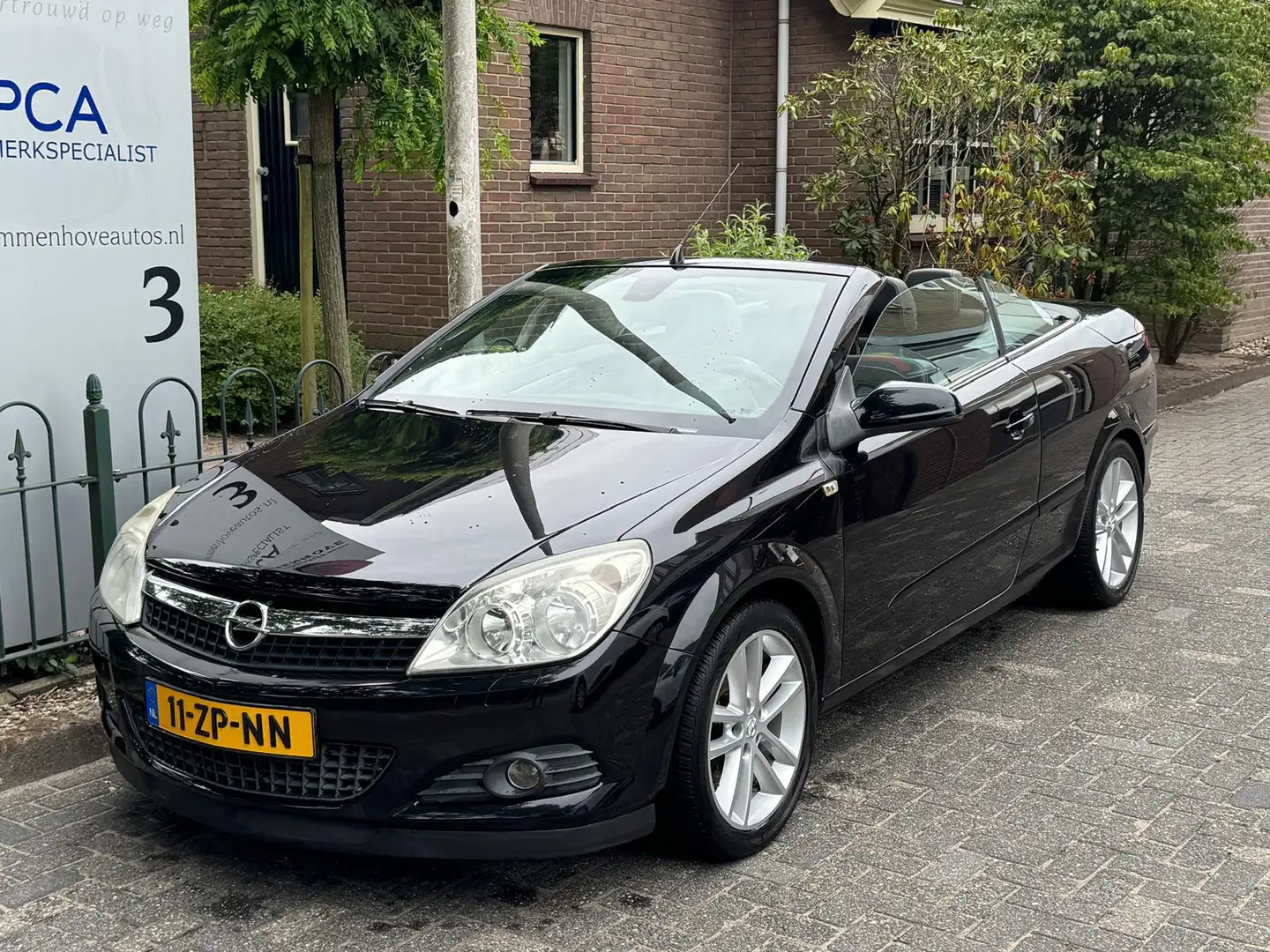 Opel Astra TwinTop 1.8 Enjoy Airco/Cabrio/Lichtmetalen velgen Zwart - 2