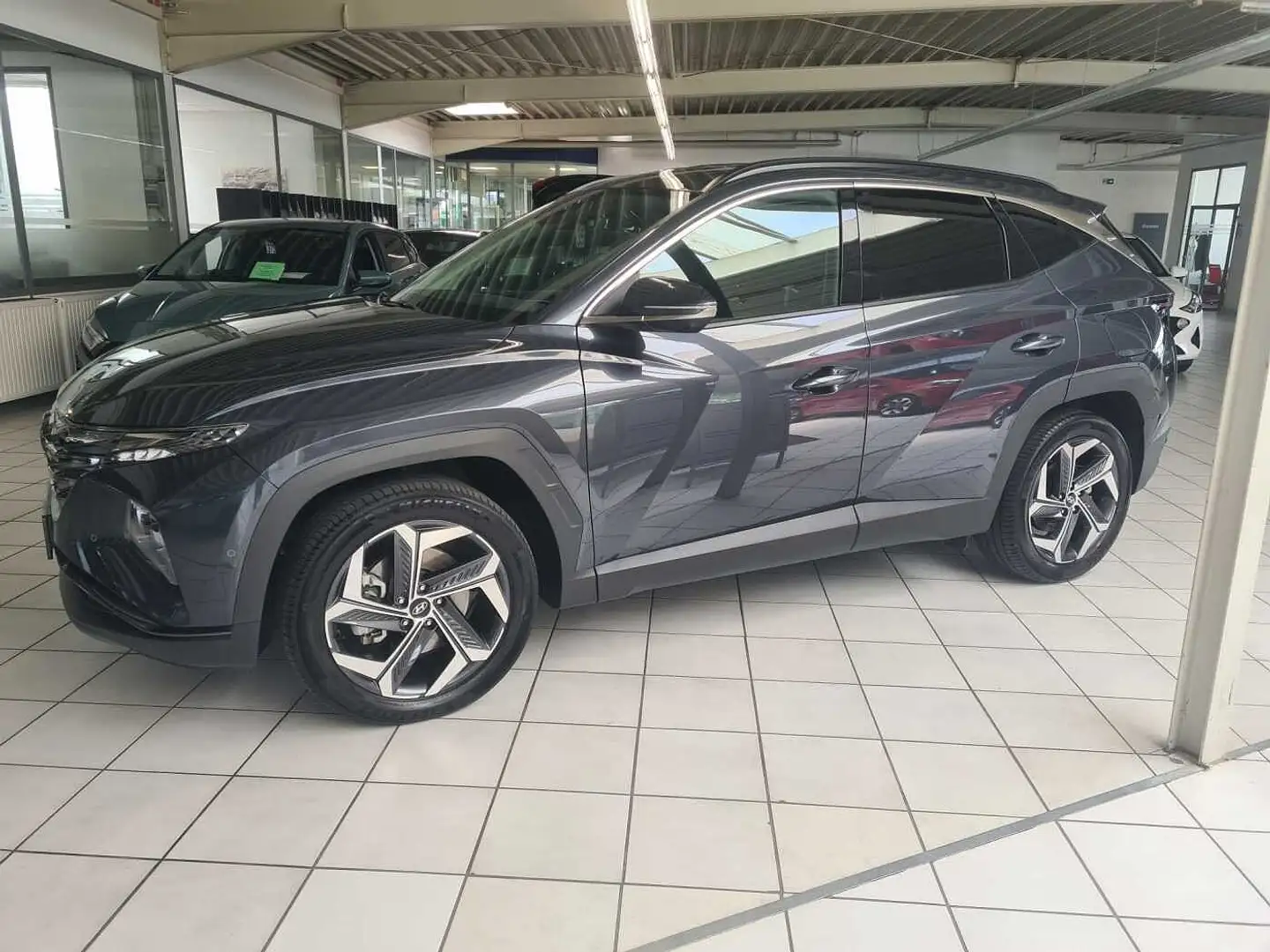 Hyundai TUCSON Plug-In Hybrid 1.6 T-GDi Plug-in-4WD Prime Grau - 2