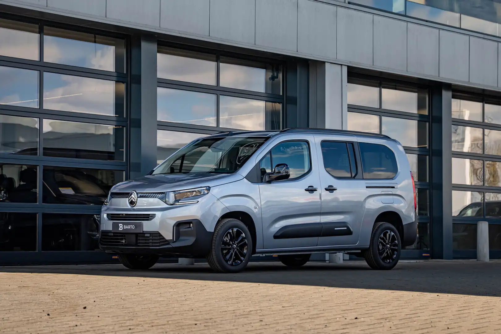 Citroen Berlingo XL - 5 Zit - 1.2 - 110PK - Apple Carplay / Andr... Gris - 2