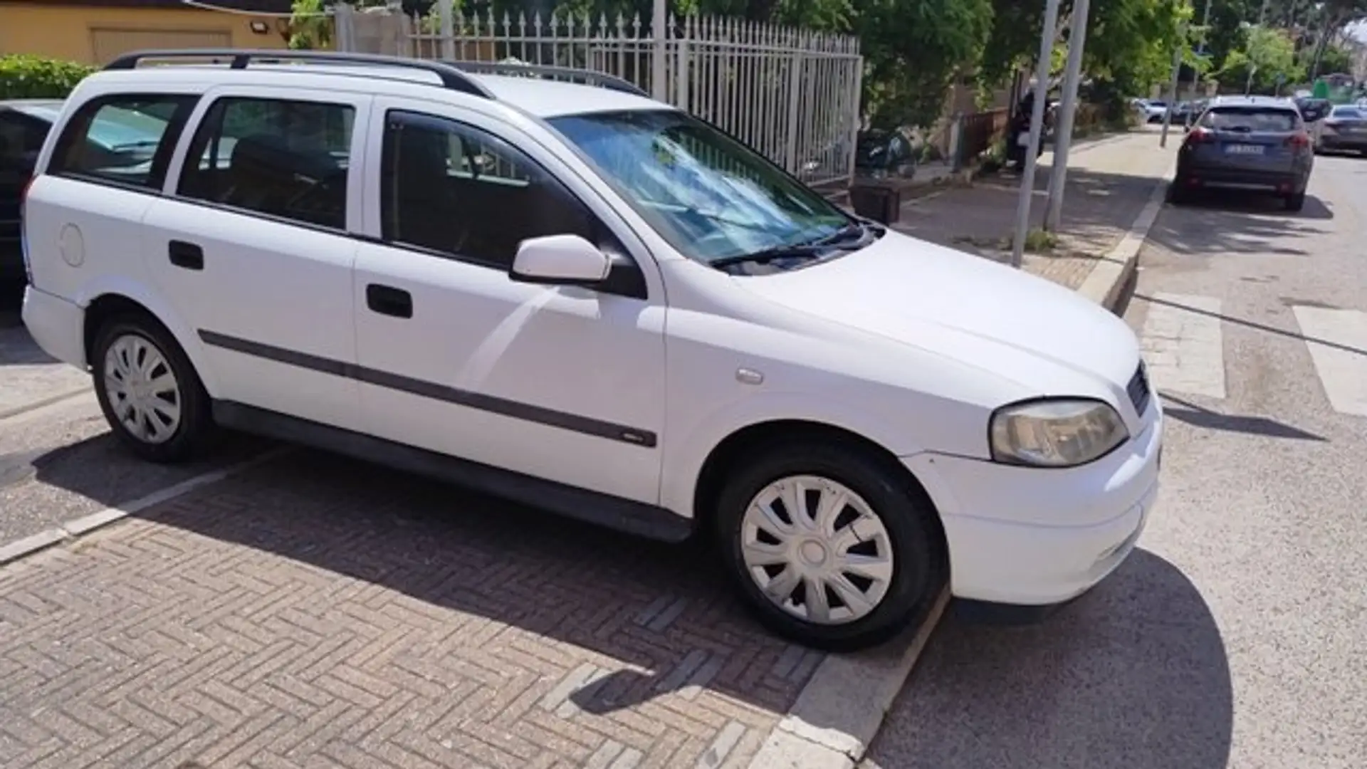 Opel Astra Astra SW 1.7 td Club Weiß - 1
