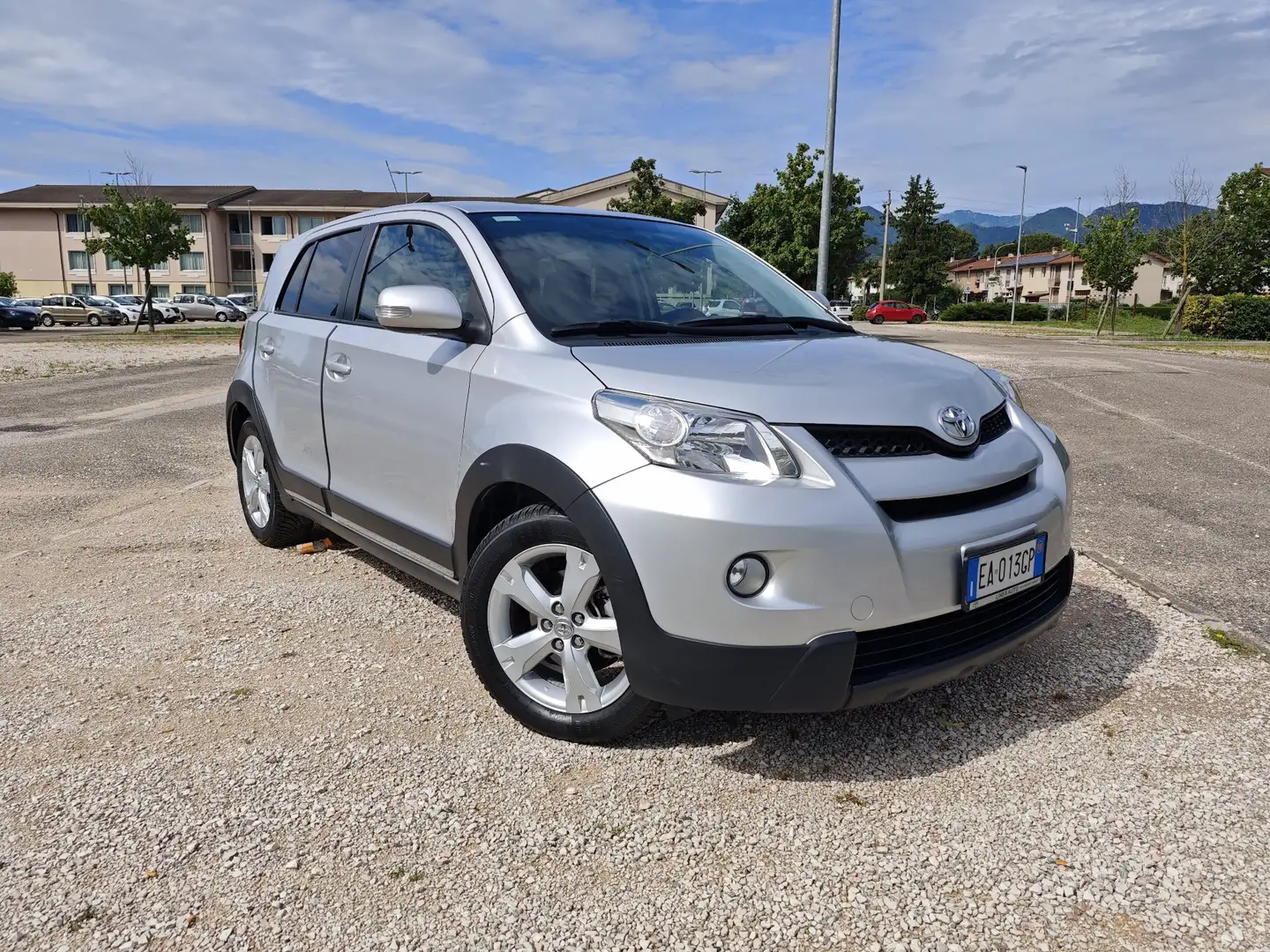 Toyota Urban Cruiser 1.3 vvt-i Dual Luxury 2wd - 1