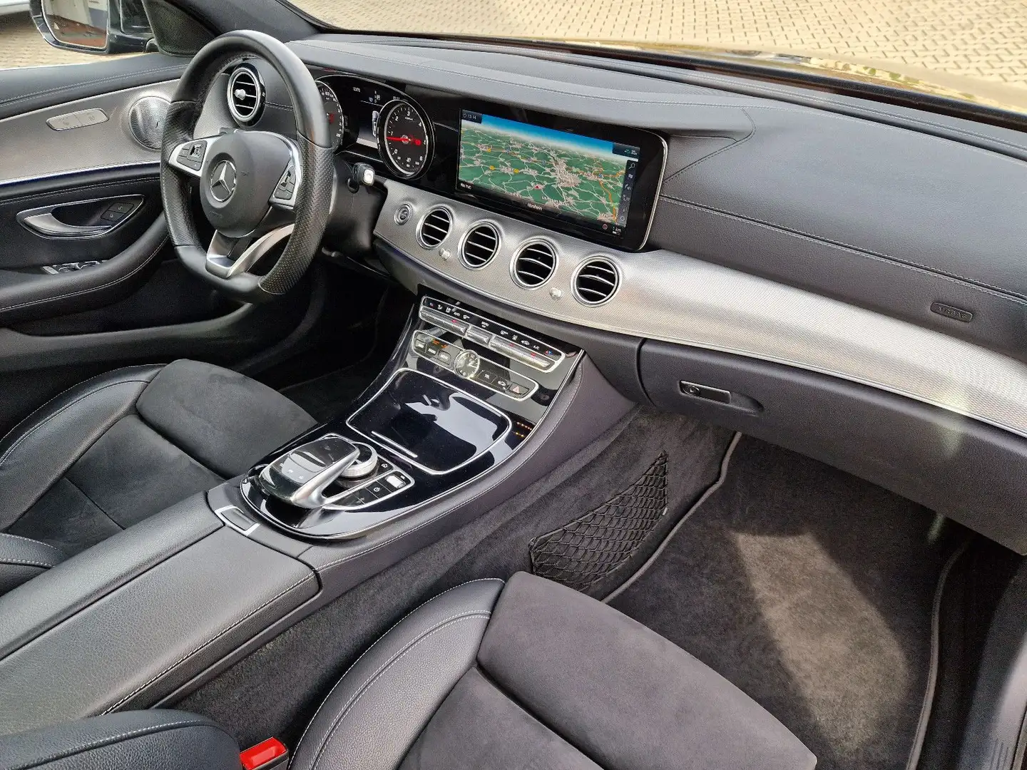 Mercedes-Benz E 220 d lim. 4Matic Burmester/AMG/LED/1.Hand Schwarz - 2