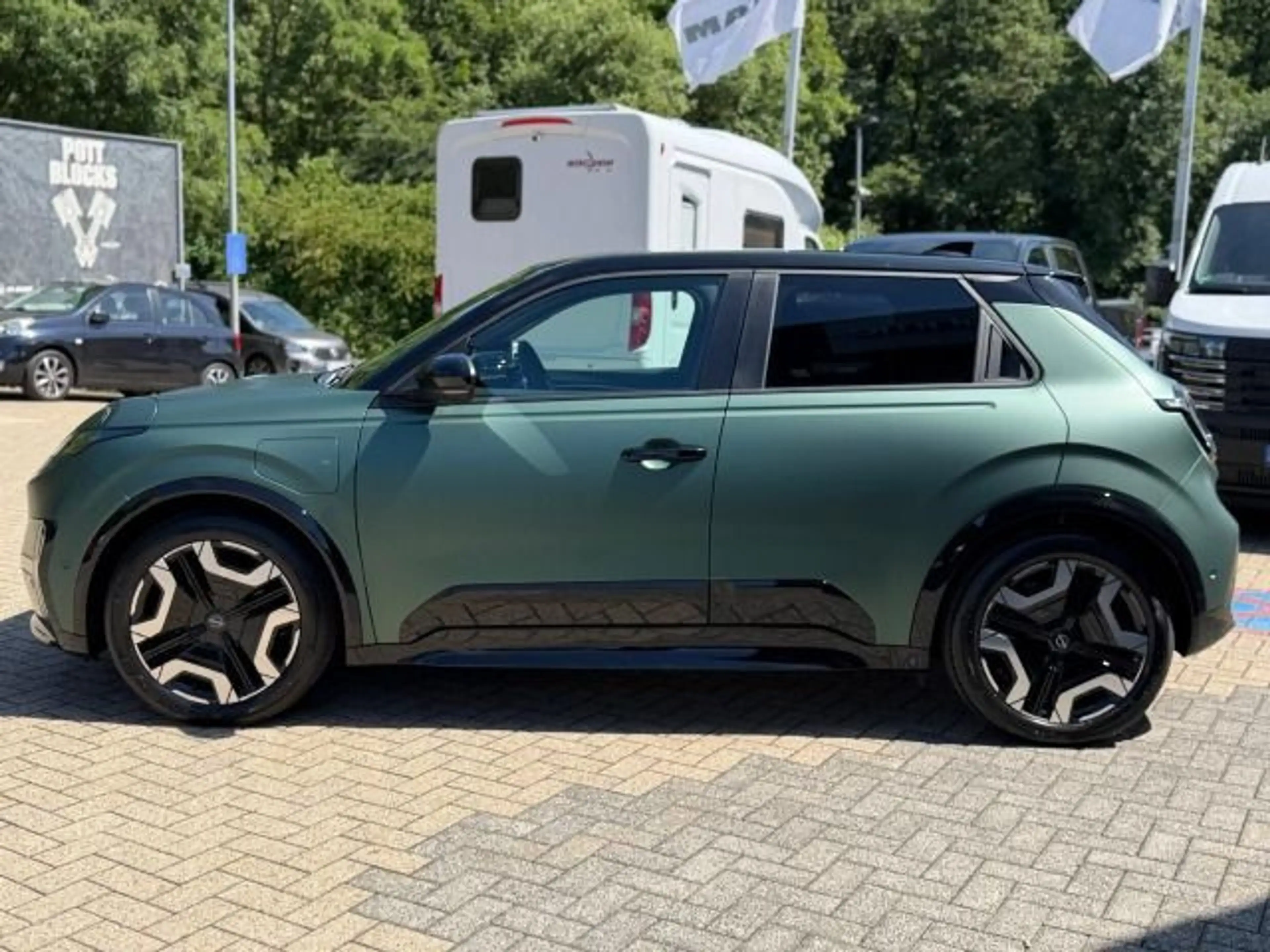 Nissan Micra Advance 52 kWh 150PS WP 18" Foliert in Mat — photo 8