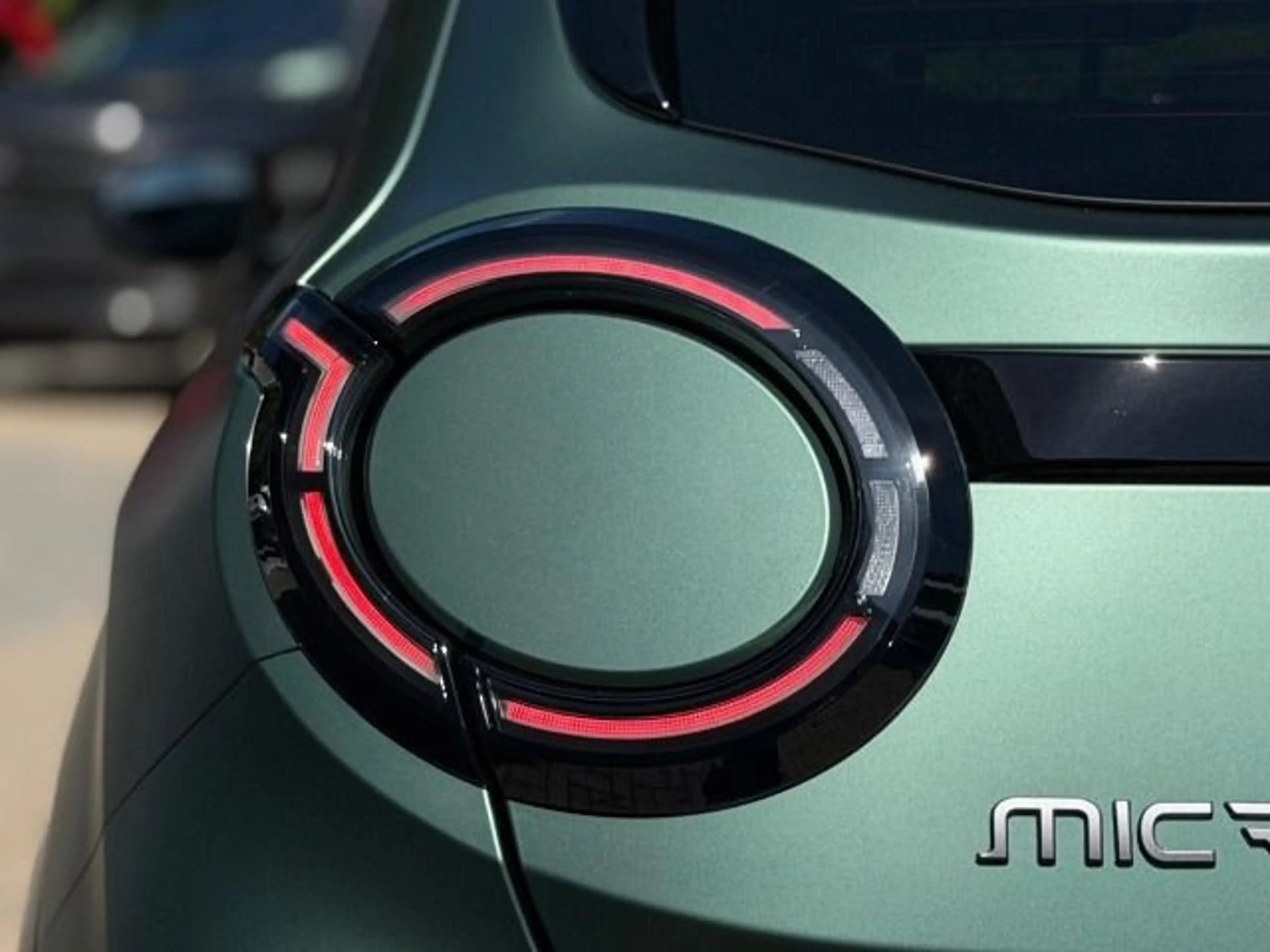 Nissan Micra Advance 52 kWh 150PS WP 18" Foliert in Mat — photo 12