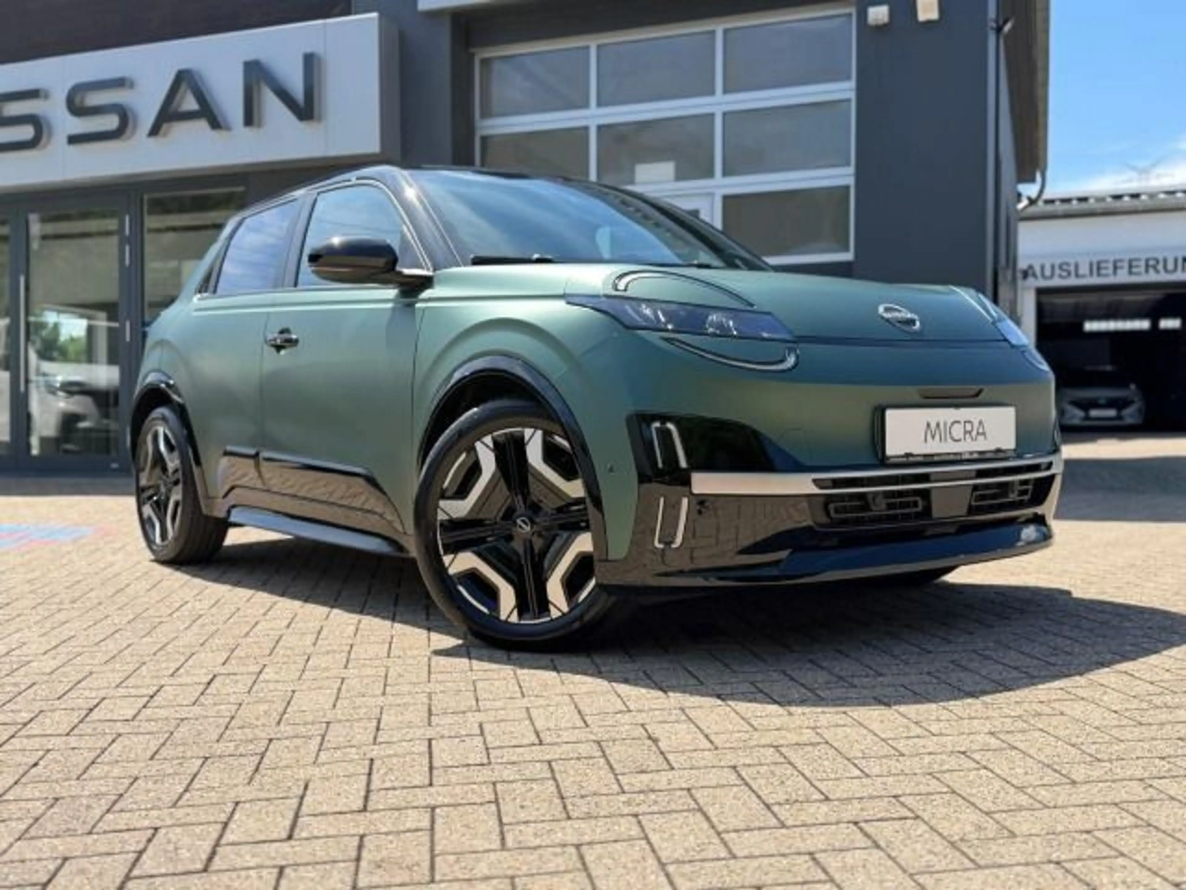 Nissan Micra Advance 52 kWh 150PS WP 18" Foliert in Mat — photo 2
