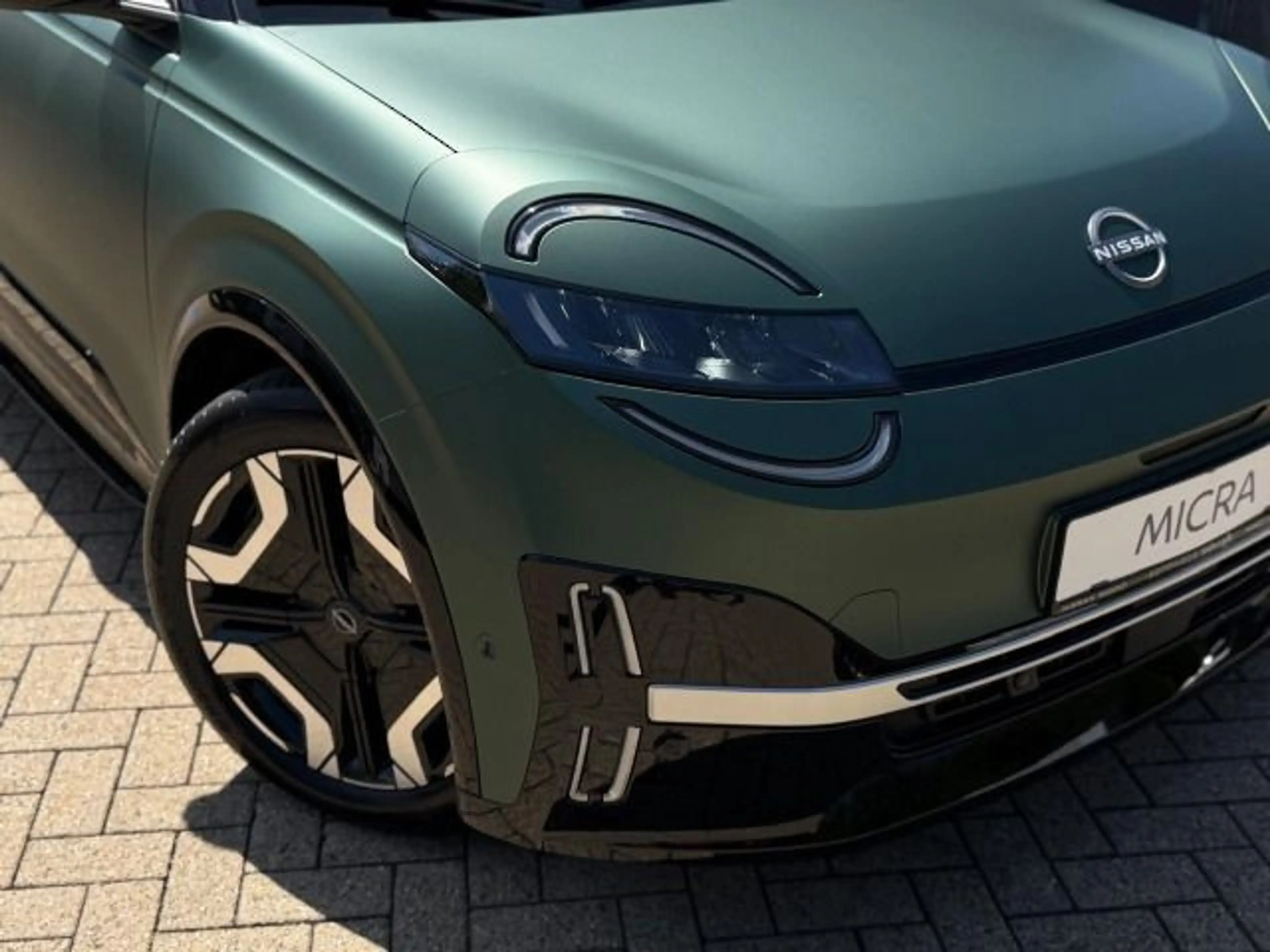 Nissan Micra Advance 52 kWh 150PS WP 18" Foliert in Mat — photo 3